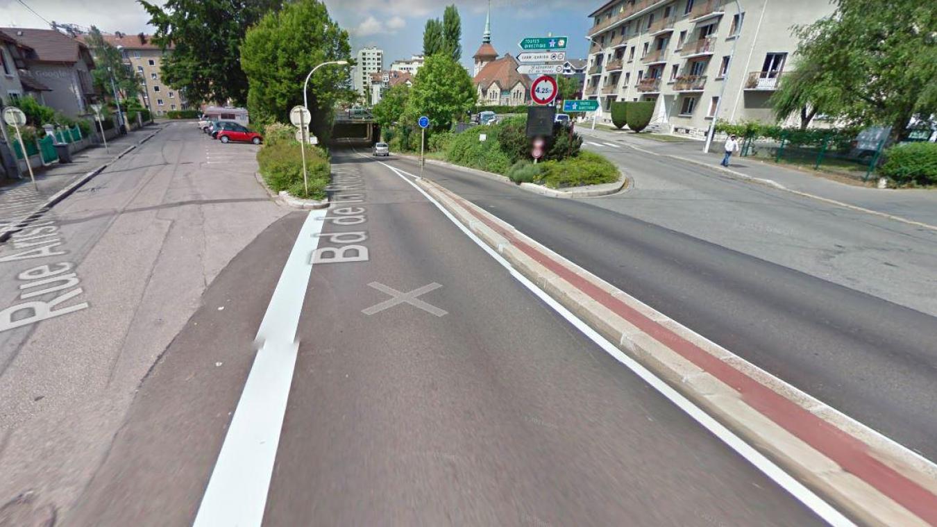 L’accident est survenu à l’intersection de l’avenue Gambetta et de la rue Aristide Briand à Annecy, dans la nuit du 3 au 4 mai 2022.