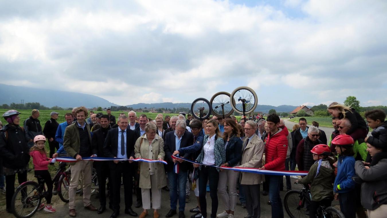 Du beau monde pour l'inauguration de cette voie verte, première étape d'un futur réseau de pistes cyclables sur le territoire de la CCG.