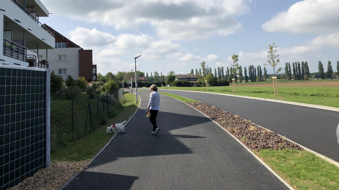 La route aujourd’hui presque déserte va desservir une zone très habitée de Douvaine.