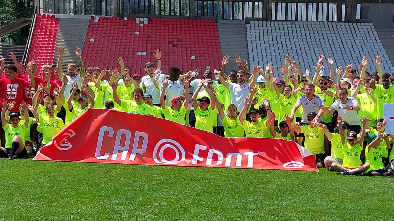 Les joueurs du FC Annecy ont prêté main forte aux 130 participants de Cap’O’Foot, le 17 mai au Parc des Sports