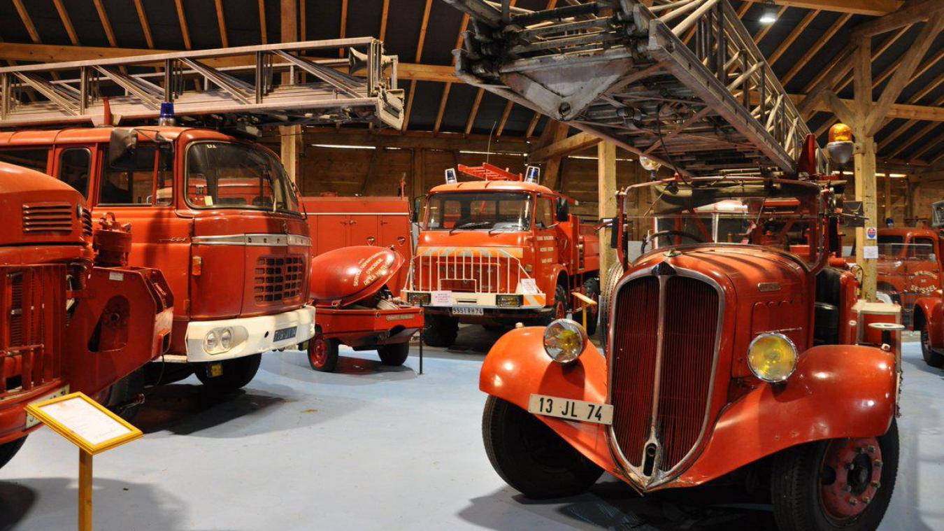 Des camions d’époque de l'une des salles du musée.