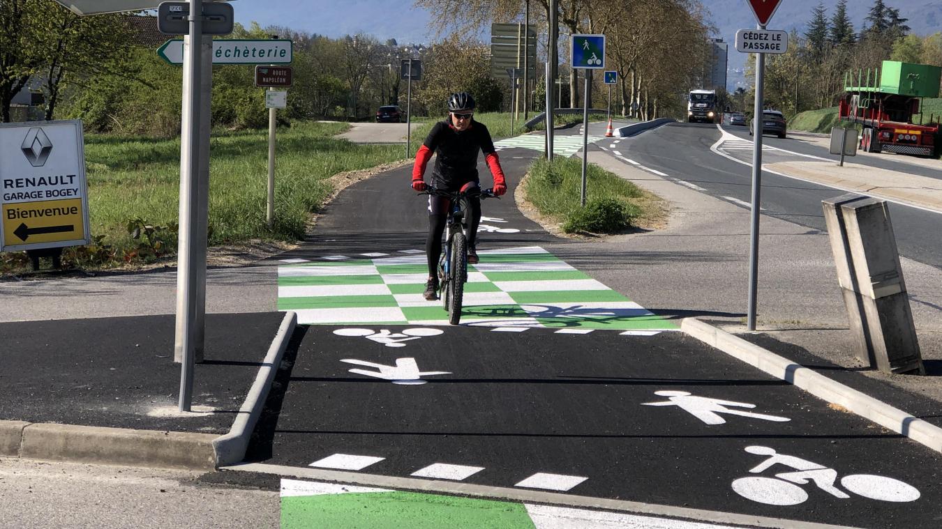Après la zone de Pontpierre à Grésy-Sur-Aix, la voie verte est désormais aménagée sur le boulevard Franklin-Roosevelt à Aix-les-Bains.