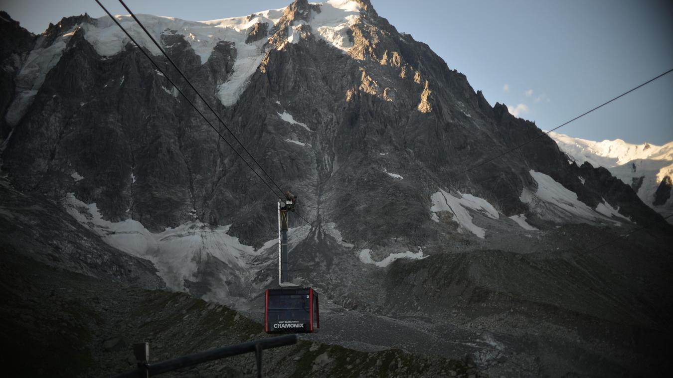 Le téléphérique de l’Aiguille du Midi, exploité par la Compagnie du Mont-Blanc, fonctionne pratiquement toute l’année.