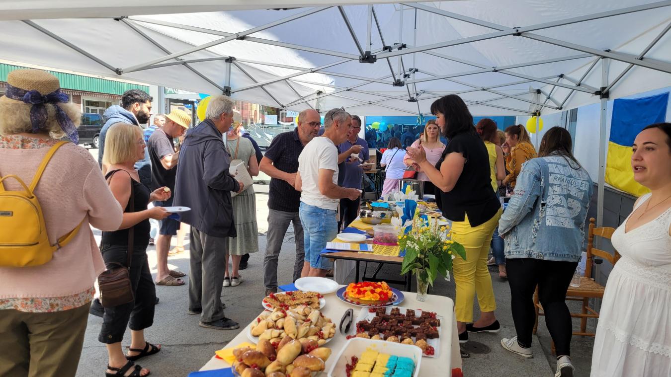 Samedi 11 juin, les visiteurs sont venus en nombre pour profiter de la fête solidaire et déguster les spécialités culinaires concoctés par les Ukrainiennes des environs.