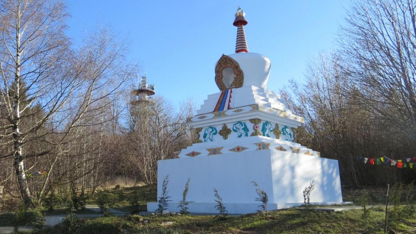 Le site du monastère bouddhique du Salève abrite depuis 2019 le « Stupa de la Descente des Cieux ».
