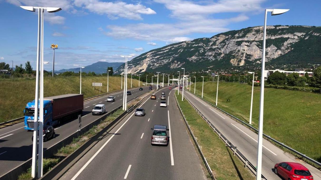 Mercredi 7 décembre, un accident a impliqué cinq véhicules vers 6h20, juste après le péage de Nangy en direction de Genève/Mâcon, sur l’A40. Photo d’illustration