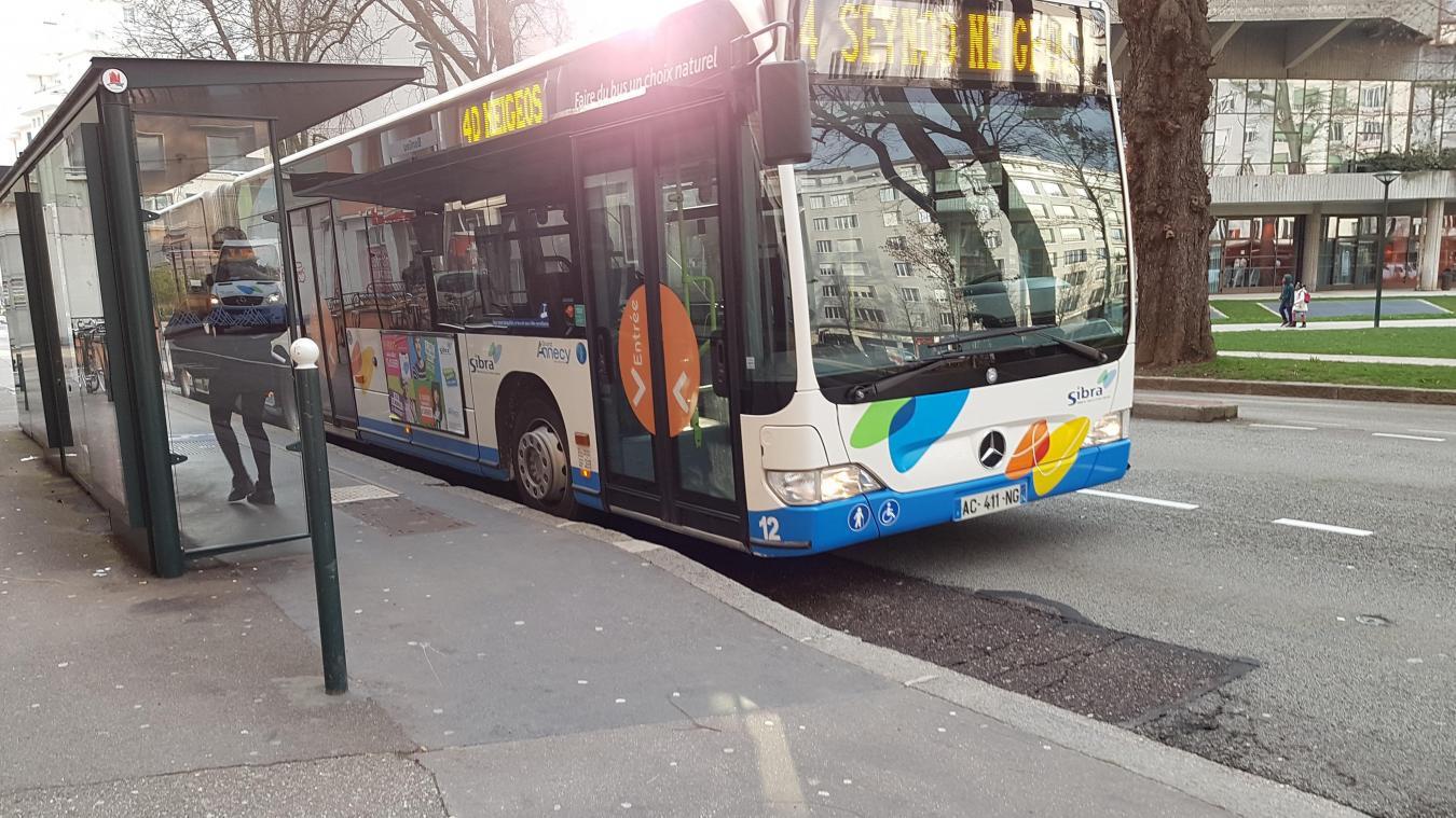 Un homme a menacé un contrôleur avec un mètre métallique.