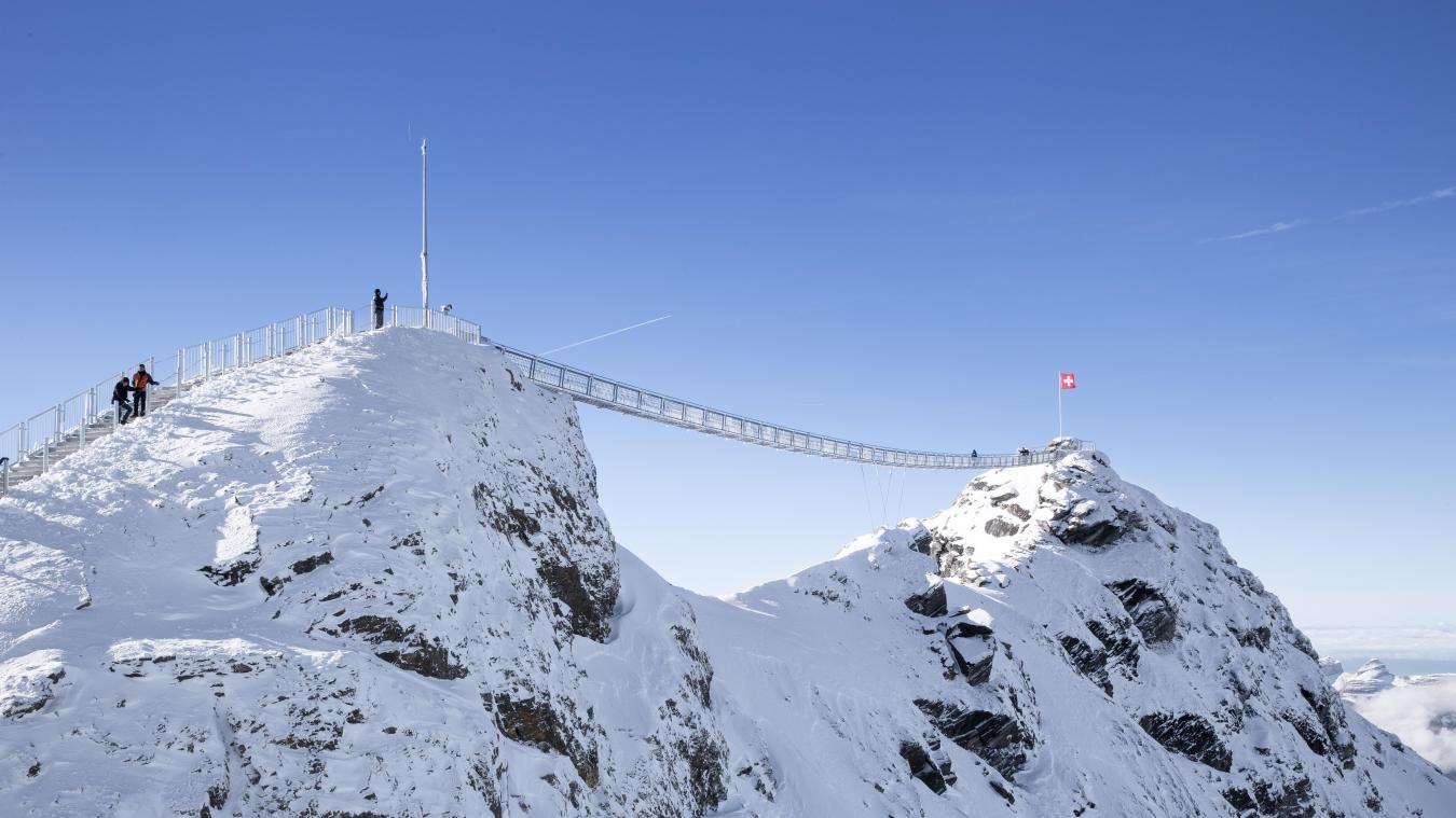 Selon son gestionnaire Glacier 3000, le Peak Walk est le seul pont suspendu au monde à relier deux sommets.