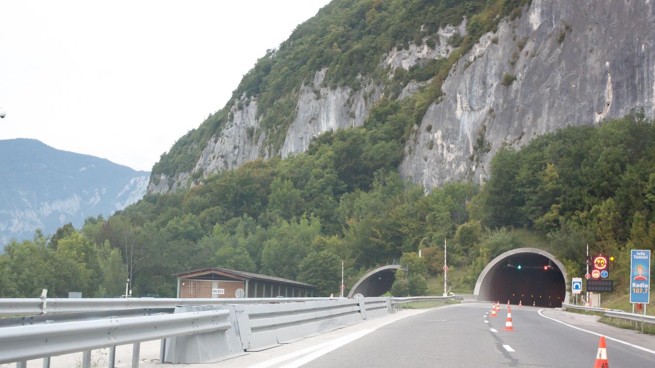 Les accès en entrée et sortie du tunnel du Vuache ont été fermés lundi 4 juillet quand un véhicule a été détecté à contresens sur l’A40.