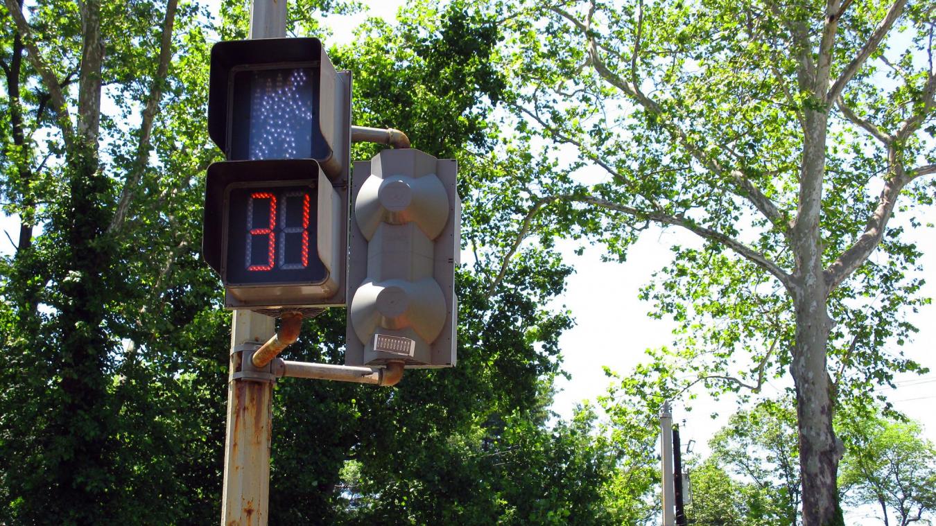 Le décompteur de temps aux passages piétons et d’autres signalisations routières intègrent le Code de la route ce mercredi 6 juillet.