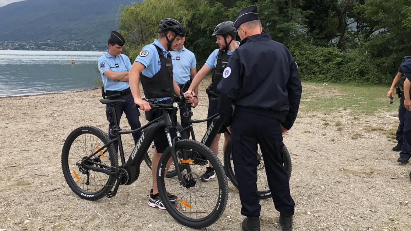 Grand Lac a mis à disposition des vélos électriques pour les patrouilles des gendarmes et policiers.