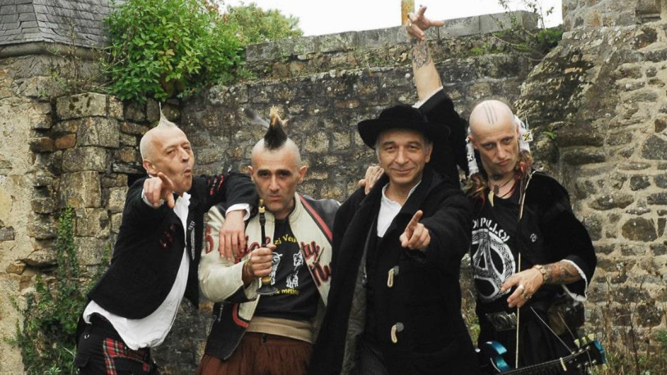 Les ramoneurs de menhirs (photo : Le Ploermelais) sont portés par le guitariste Loran, figure iconique de la scène alternative des années 80 avec les Bérurier noir.