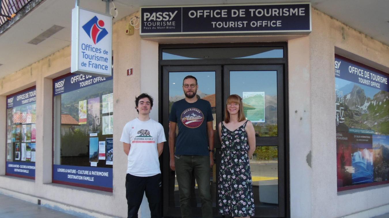 (de g à d) Raphaël Mathey, Jocelyn Clévy et Clémence Charbonnel ont pris possession du nouvel office de tourisme.