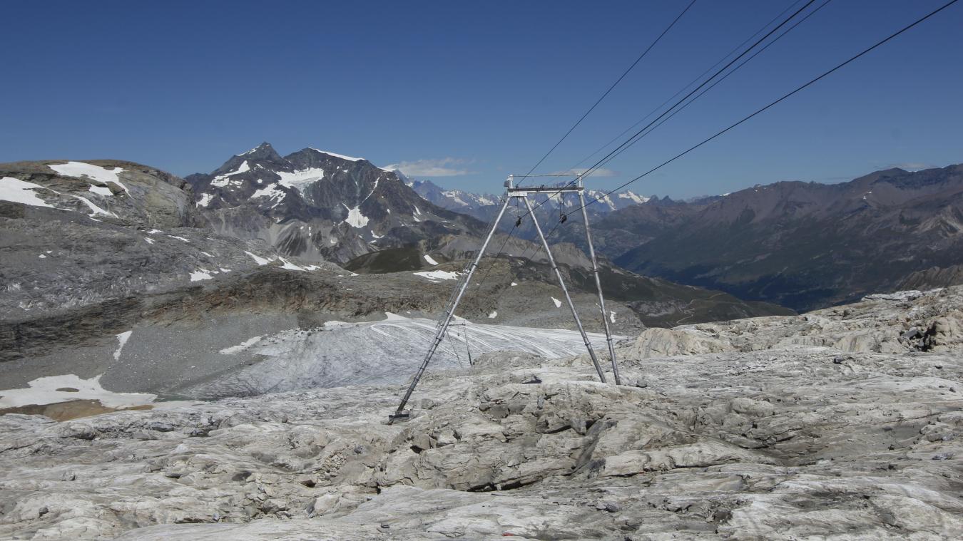 Le glacier de la Grande-Motte à Tignes presque sans neige.