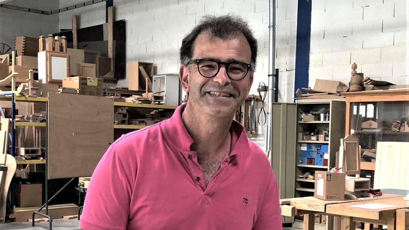 David Guyot dans son atelier bois.