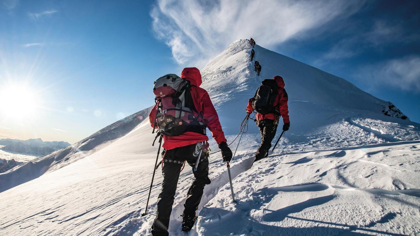 L’ascension du Mont-Blanc par la voie normale est momentanément suspendue, en raison d’importantes chutes de pierres.