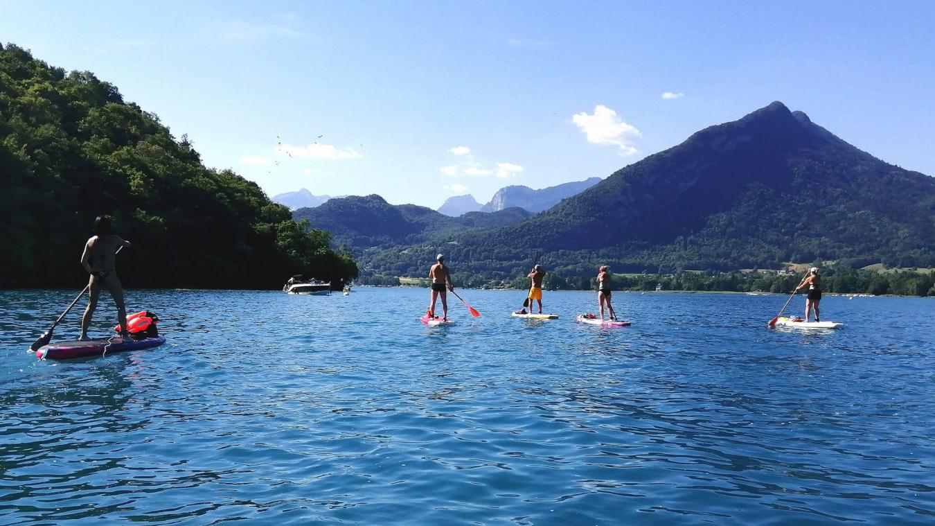 Le lac d’Annecy abrite de nombreux spots où profiter d’excursions en paddle cet été, loin des touristes.