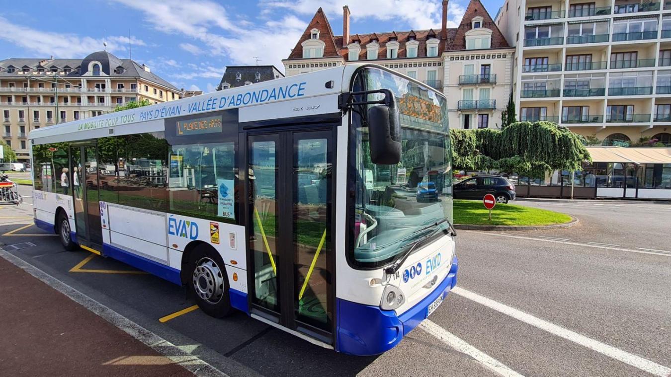 Depuis début mai, certains bus ont déjà pris les couleurs du nouveau réseau baptisé Eva’d (Evian vallée d’Abondance déplacements).