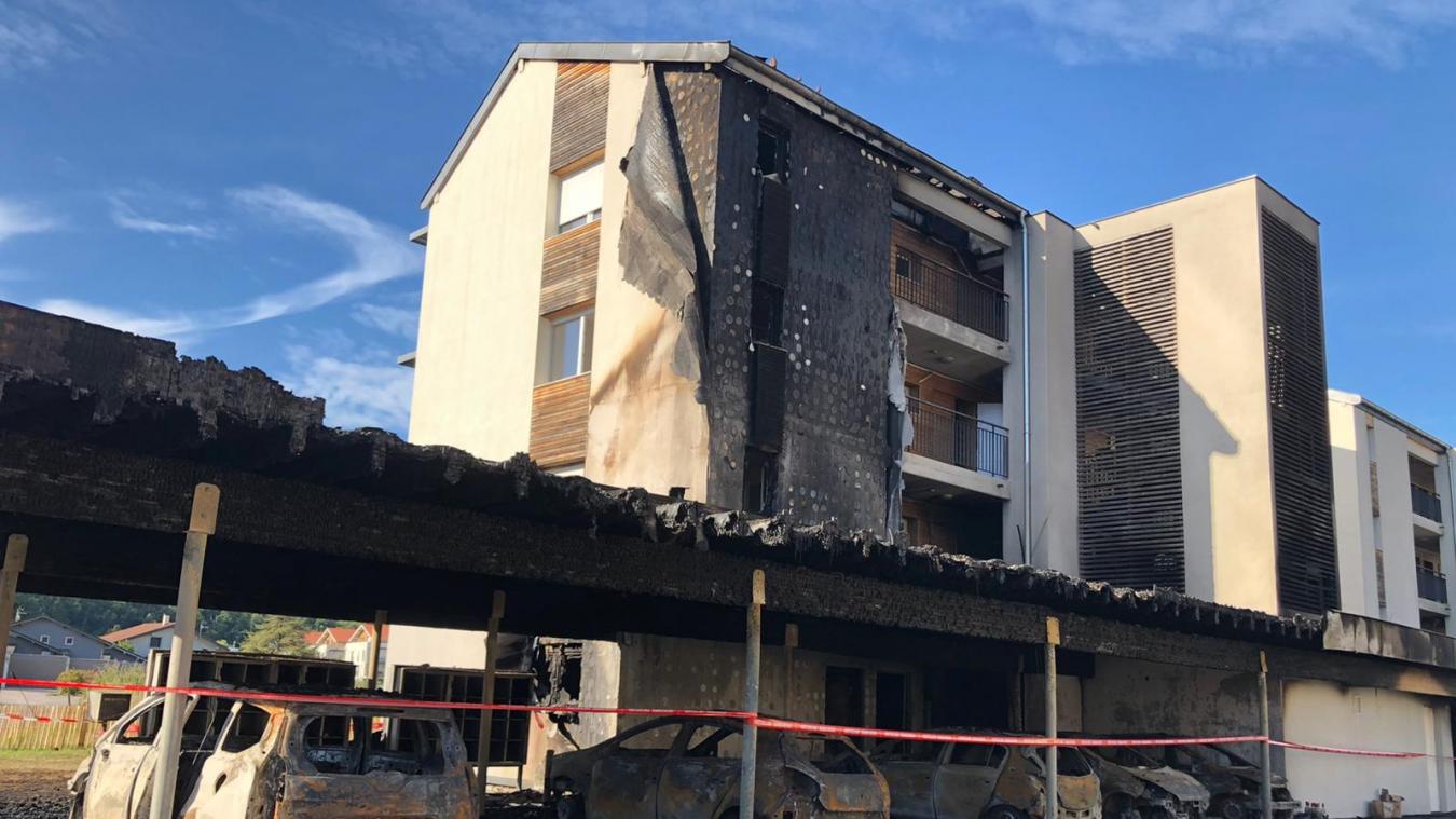Un incendie a ravagé un immeuble de la rue des Mémises à Publier le 11 juillet.