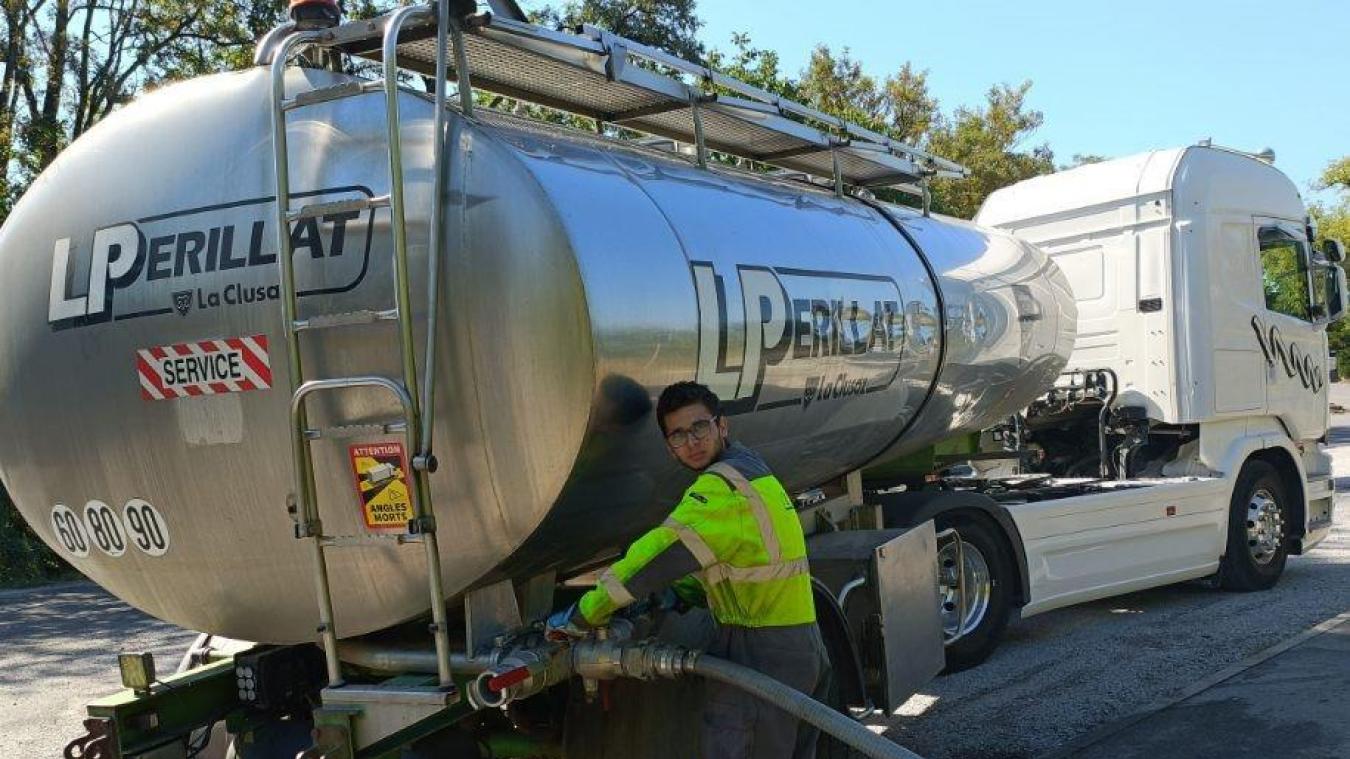 Ce camion-citerne qui va remplir le réservoir des Ruppes est soumis à un protocole sanitaire validé par l’ARS.