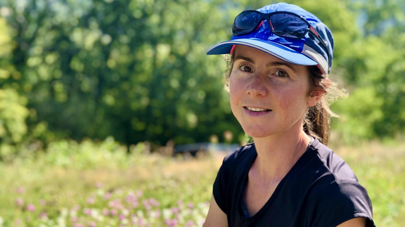 Marine Couchard, fondatrice de la ferme florale La Brouette Bleue à Annecy.