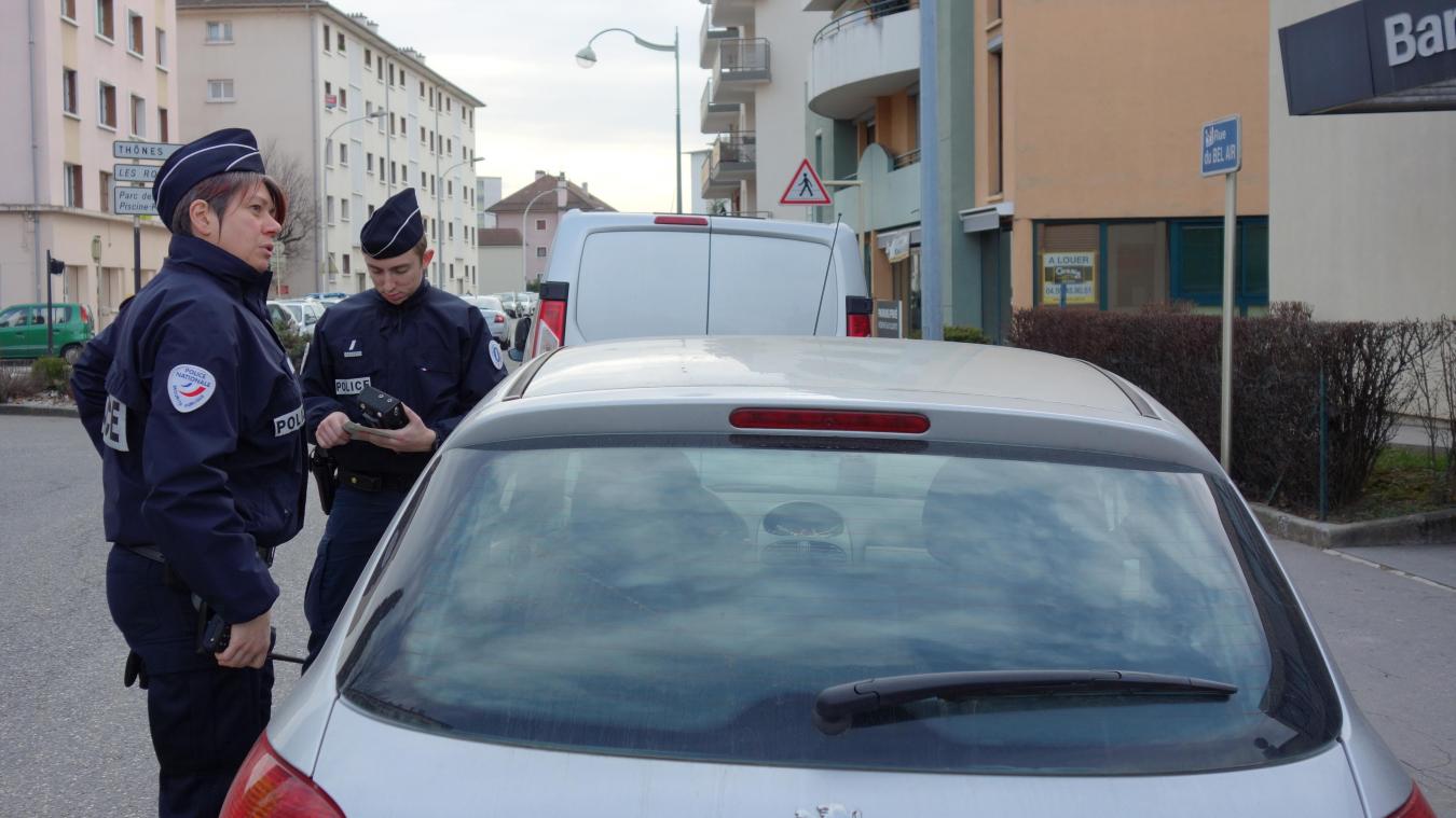 Les policiers ont interpellé les deux conducteurs, sur l’agglomération d’Annecy.