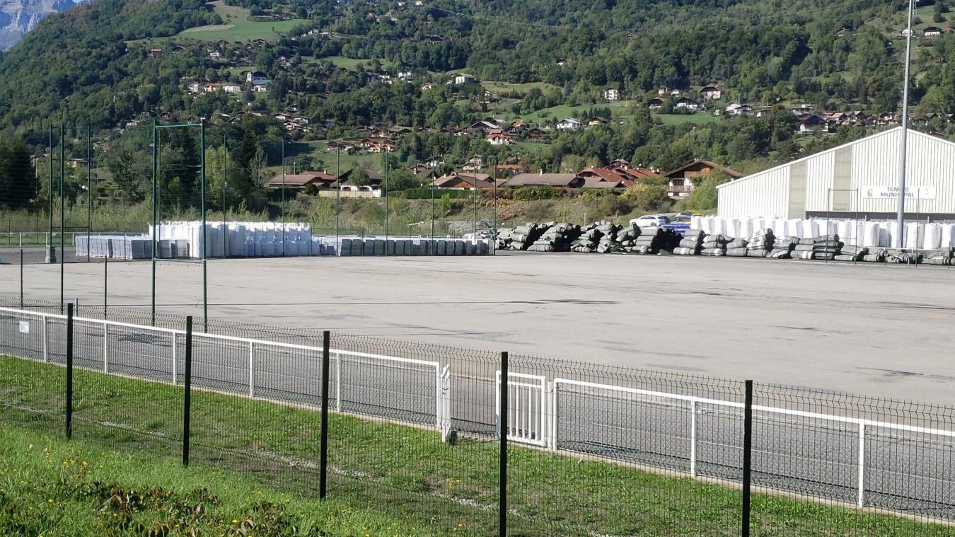 Le terrain synthétique de Passy est en pleine réhabilitation.