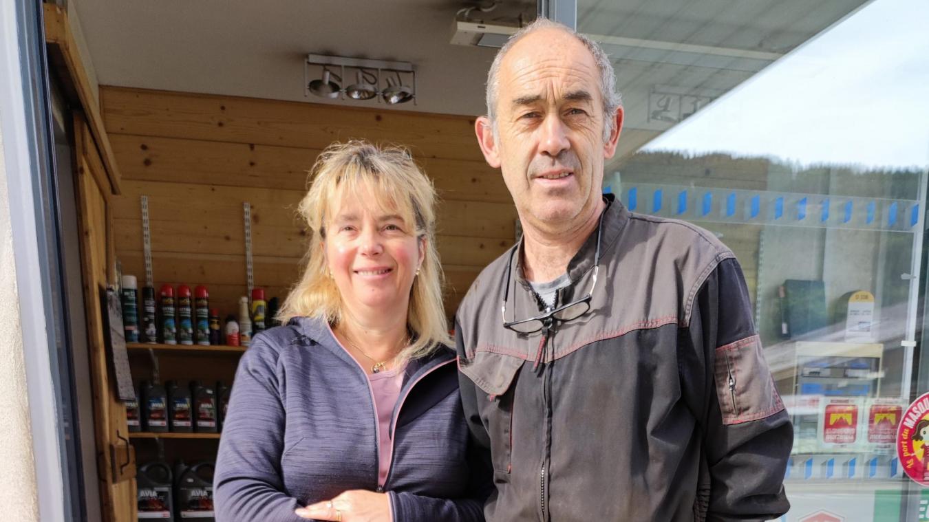 Patricia et Pascal Cornier, gérants de la station Avia Relais du Pleney de Morzine. Elle fermera ses portes fin septembre.