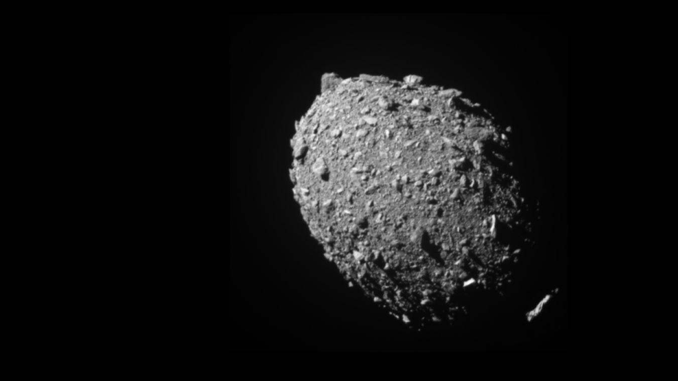 Dart, une mission test de la Nasa a percuté un astéroïde à 11 millions de km de la Terre pour tenter de dévier sa trajectoire potentiellement dangereuse pour la planète.