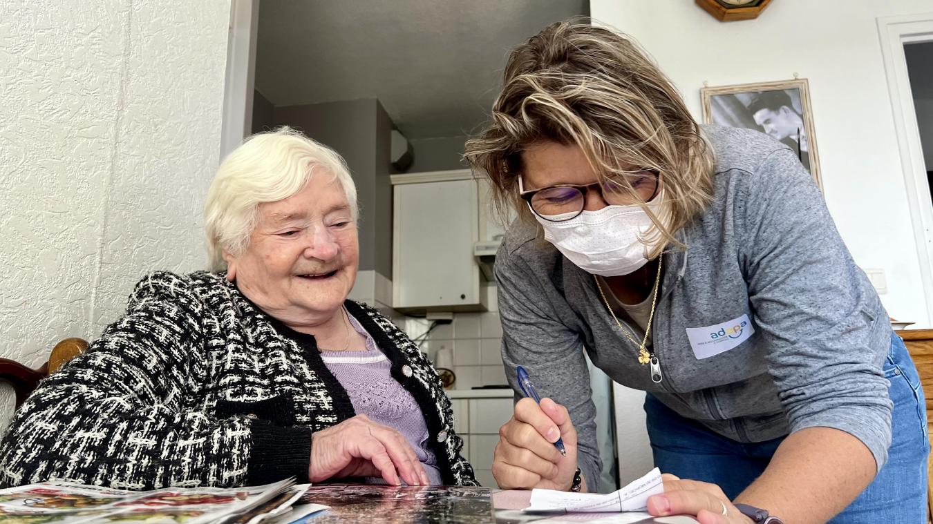 Cela fait maintenant plus de quatre ans que Béatrice vient chaque semaine chez Jeannine, aujourd’hui âgée de 95 ans.