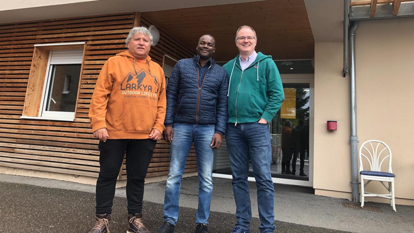 De gauche à droite: Daniel Chambon, trésorier, Idrissa Boulama, agent d’accueil et Thierry Walter, président de la Maison Coluche.