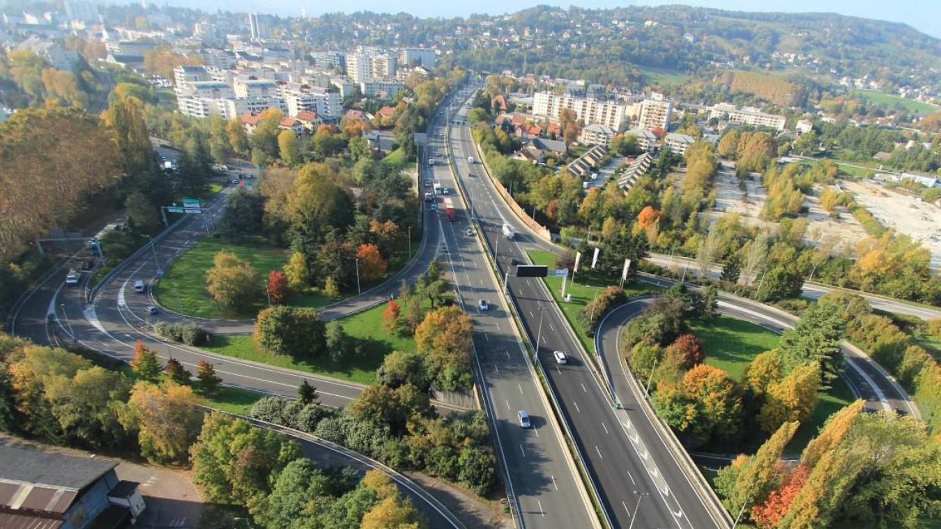 L’accident s’est déroulé sur la voie rapide urbaine de Chambéry, vers 3h40 du matin.