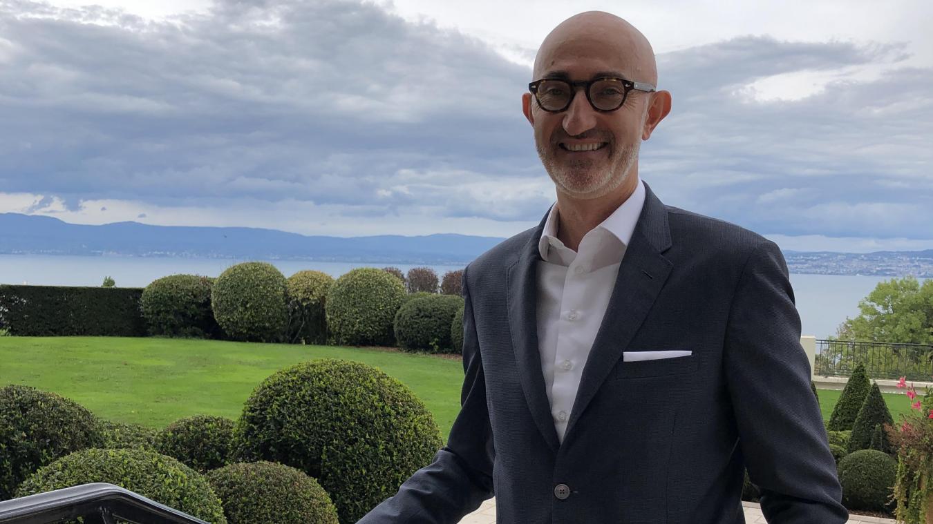 Résident suisse, François Dussart dirige l’Hôtel Royal depuis début juillet. Il confie avoir une vue sur le palace évianais depuis sa maison.