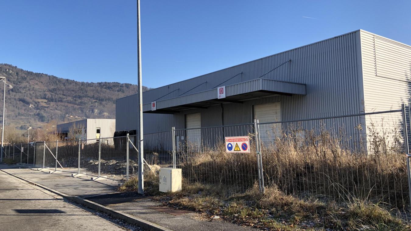 Le transfert du Carrefour de Cluses à Scionzier est prévu sur ce tènement, situé 148 rue de l’Arve.