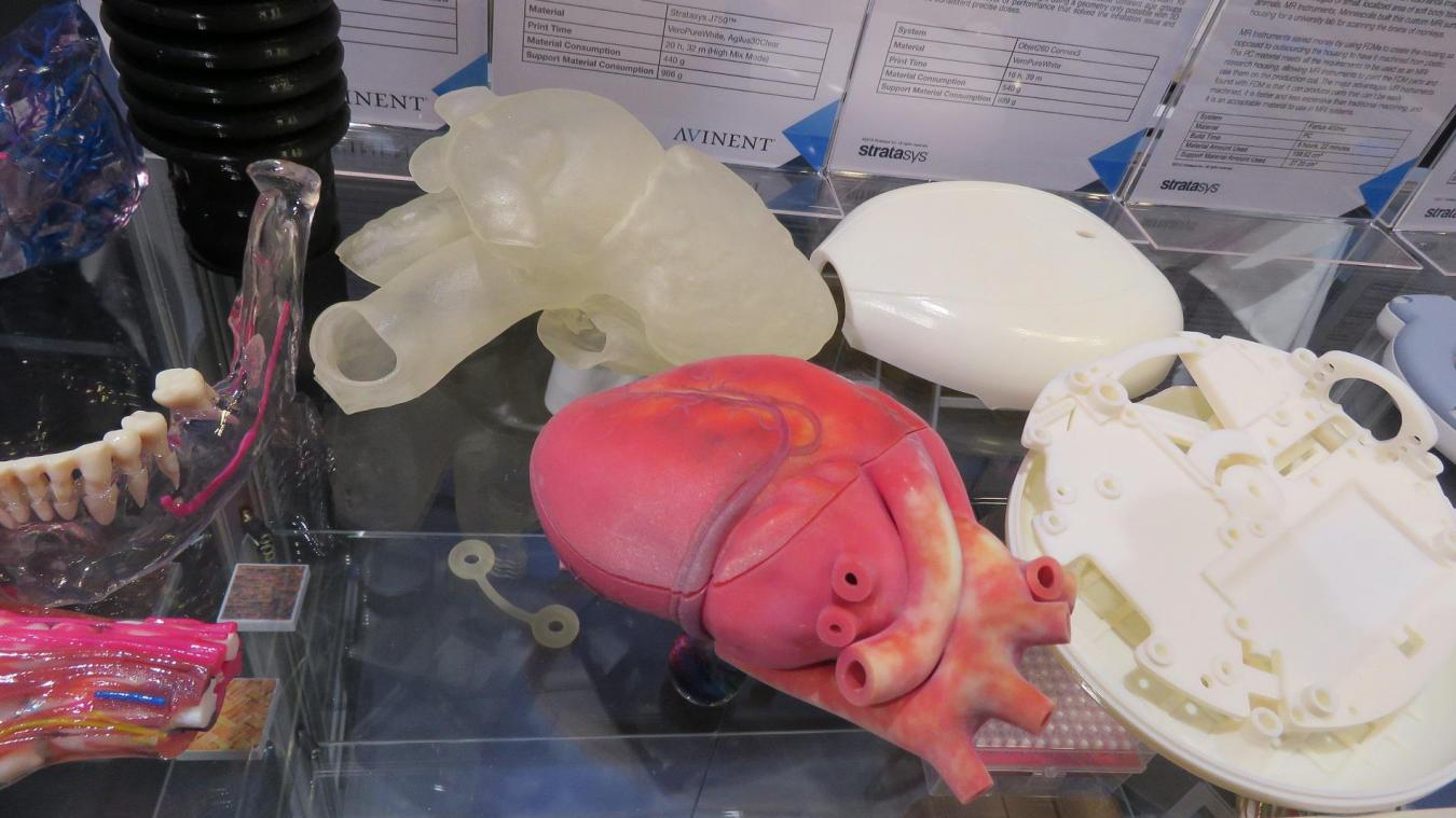 Le marché des implants médicaux représente environ 20% du marché total des logiciels CADCAM. Fabriqués sur machine Stratasys par impression 3D, toutes ces prothèses sont créées par imagerie médicale couplée à un logiciel de FAO.