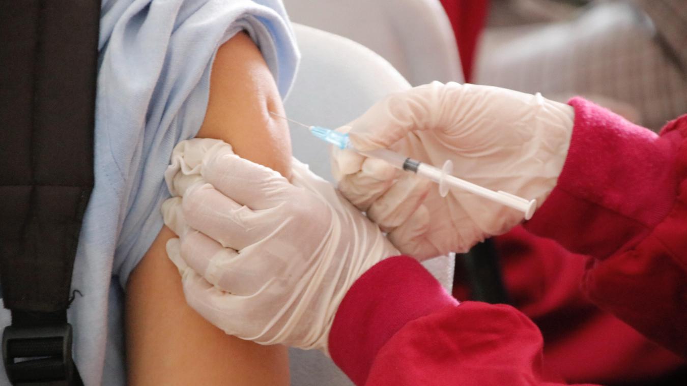 La vaccination est réservée à certaines catégories de personnes pendant les quatre premières semaines de la campagne.