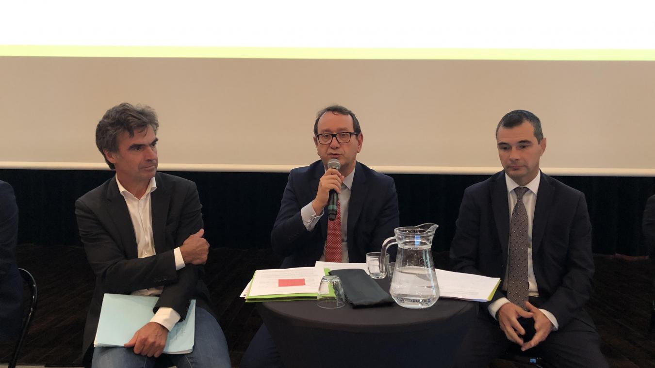 Le préfet Yves Le Breton aux côtés d’Eric Fournier et de Jean-Philippe Mas et d’autres élus, était à Passy, pour dresser un point d’étape sur le PPA et dialoguer avec le public.