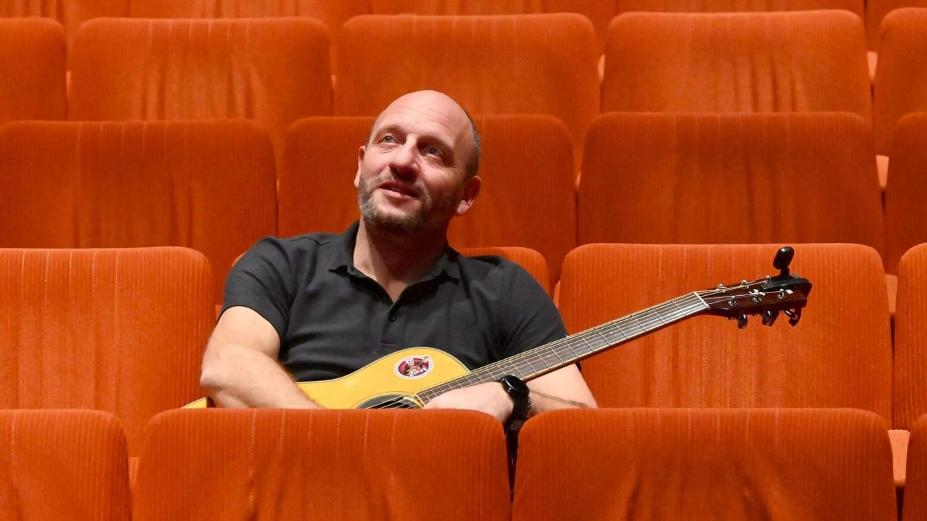 Zikos compose aussi ses propres textes. (Crédit photos: JC Bellier)