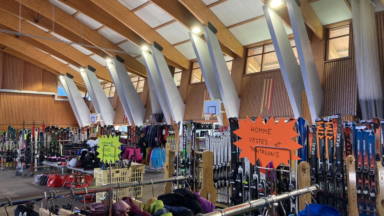 Une bourse au ski peut être l’occasion de faire des affaires aussi bien en matériel qu’en vêtements.