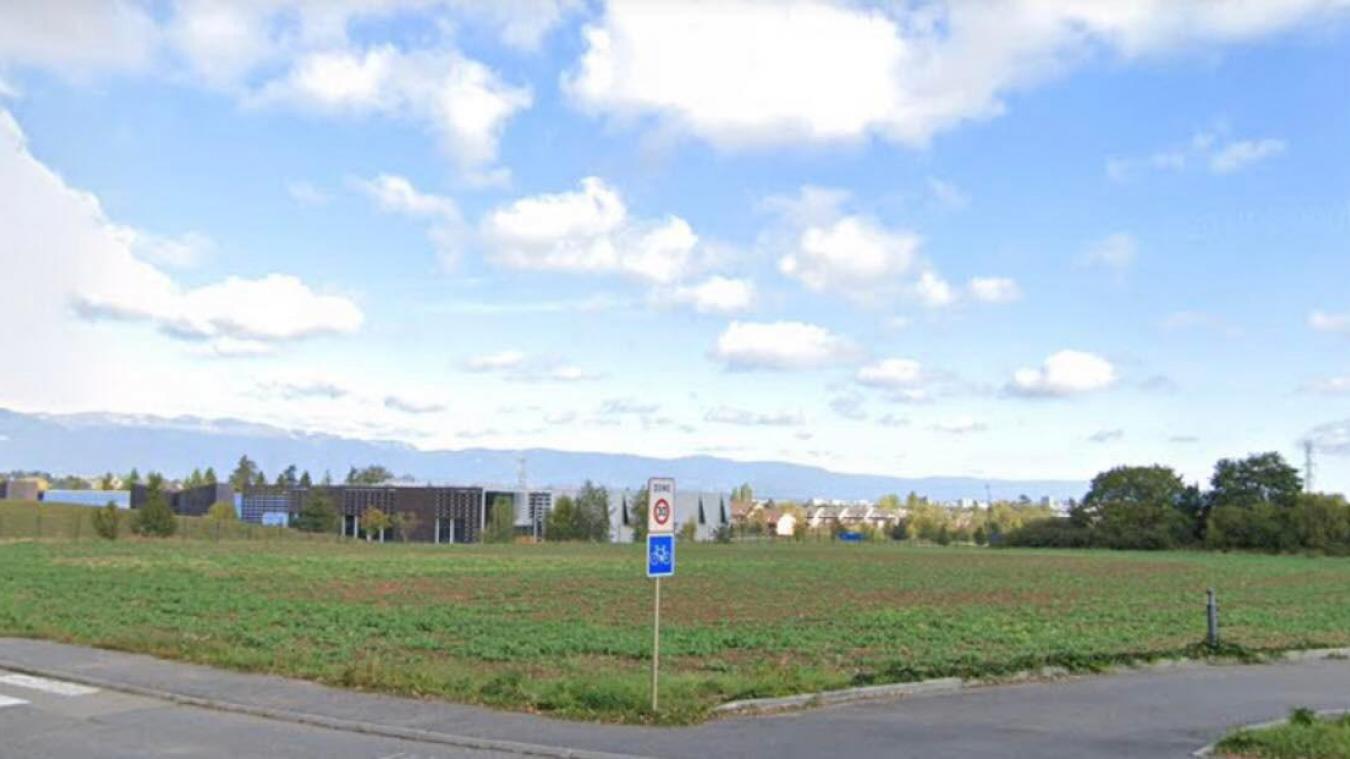 Le terrain retenu se situe à côté de la clinique vétérinaire des Hutins, dans le quartier du Puy-Saint-Martin.