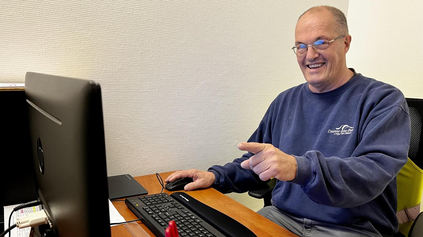 Mise à part son intense passion pour l’informatique, Alain Beaujean travaille à la mairie de Divonne-les-Bains