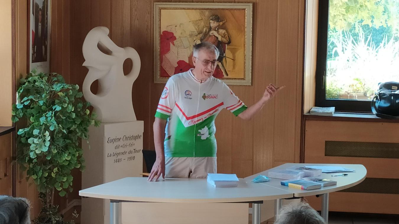 Gilbert Esposito a présenté son ouvrage à la mairie de Vétraz-Monthoux en 2020.