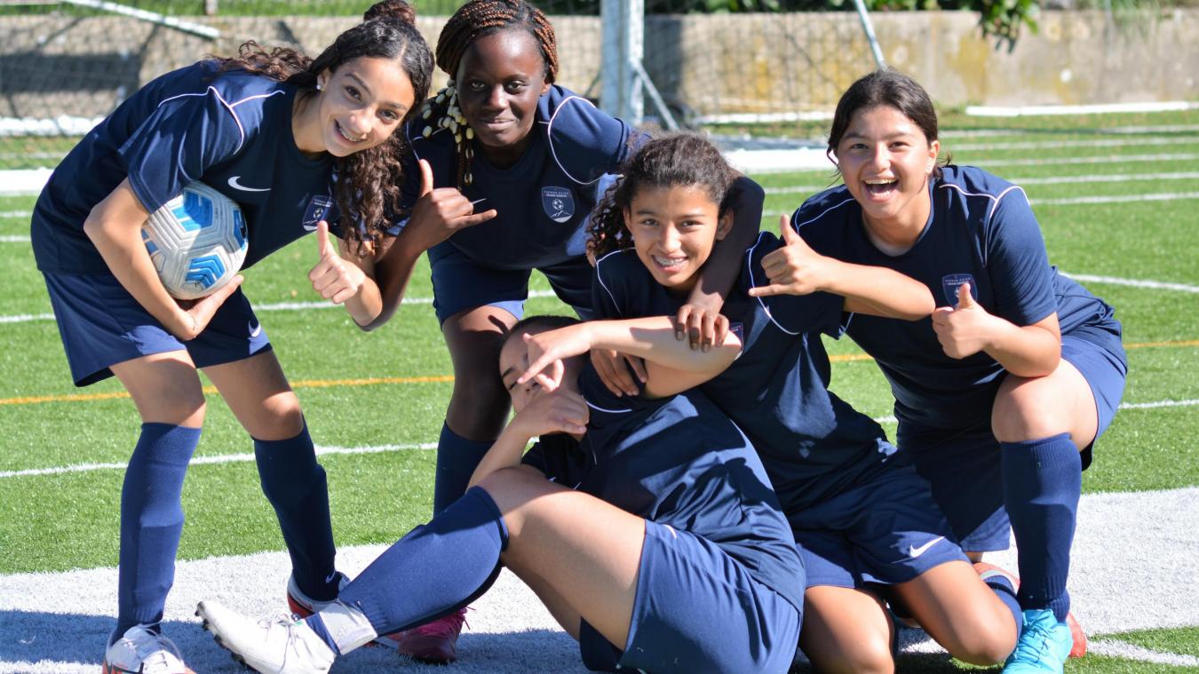 La section sportive féminine du collège et de l'équipe de l'école de foot féminin de Thonon.