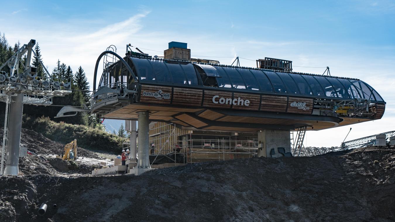 Les gares de départ et d’arrivée du télésiège de Conche ont fait l’objet d’un réaménagement paysager après son remplacement.