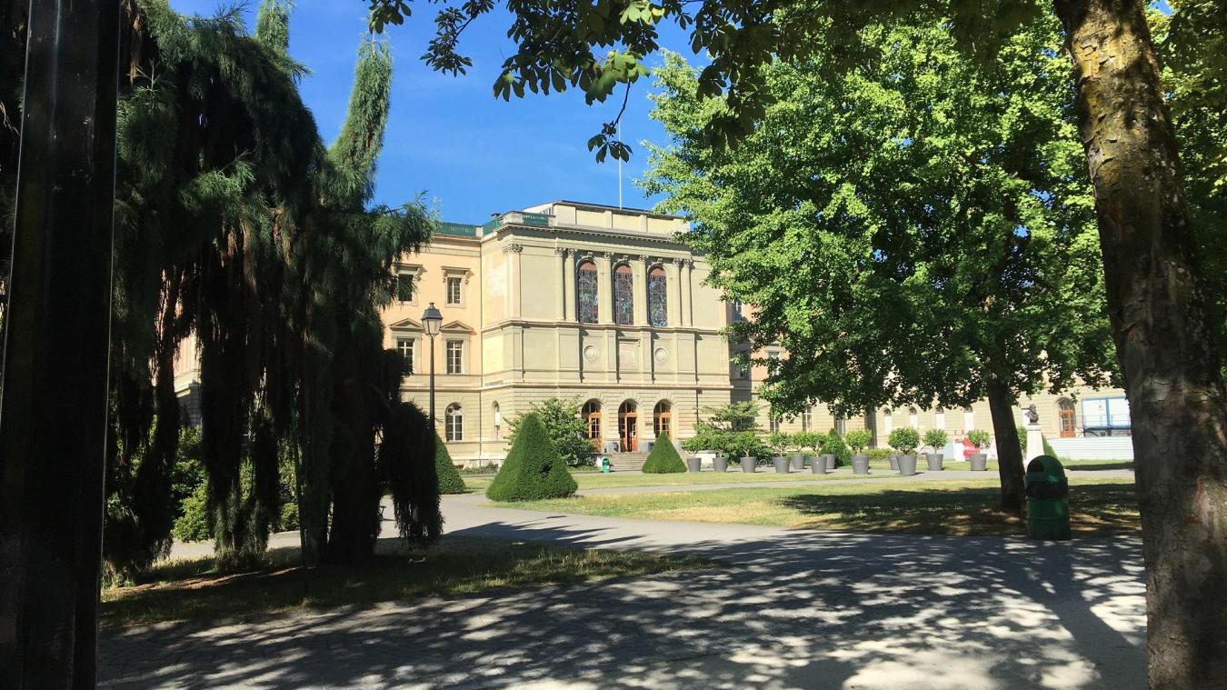 En plein cœur du parc, l’université de Genève