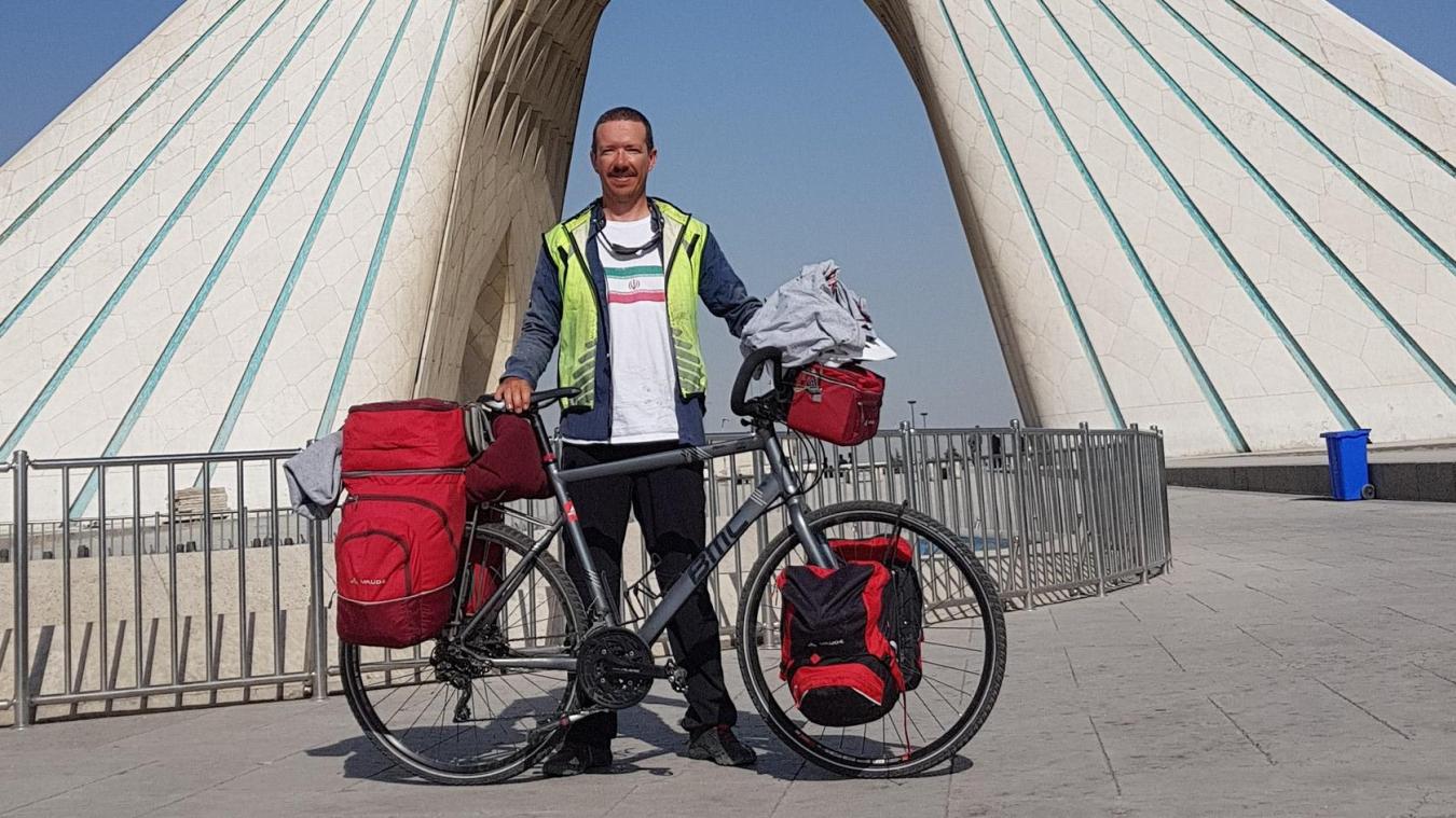 Alexandre Gagnaire à Téhéran, en Iran. Son premier périple caritatif en 2017. Il récolte suffisamment d’argent pour permettre à l’APEI de Thonon d’acheter des tricycles.