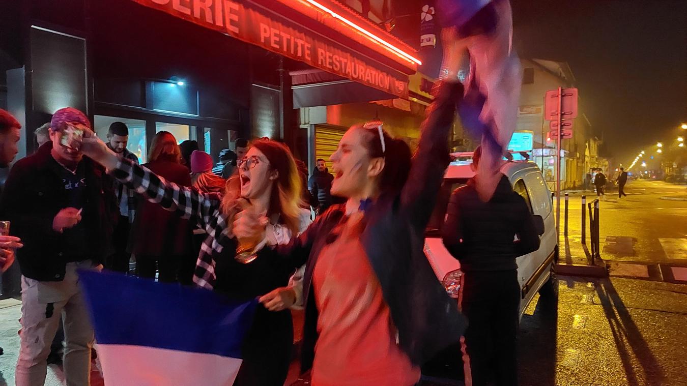 Les Albertvillois fêtent la victoire des bleus en demi-finale