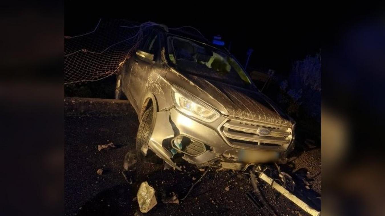 Dans la nuit du vendredi 16 au samedi 17 décembre, une voiture a fini sa course dans la cour de deux retraités à Brenthonne.