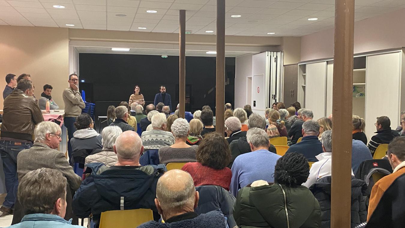 Lors de la réunion publique le 19 décembre, les habitants d’Archamps se sont déplacés en nombre pour dire leur opposition au projet d’antenne 5G sur le Piémont du Salève.