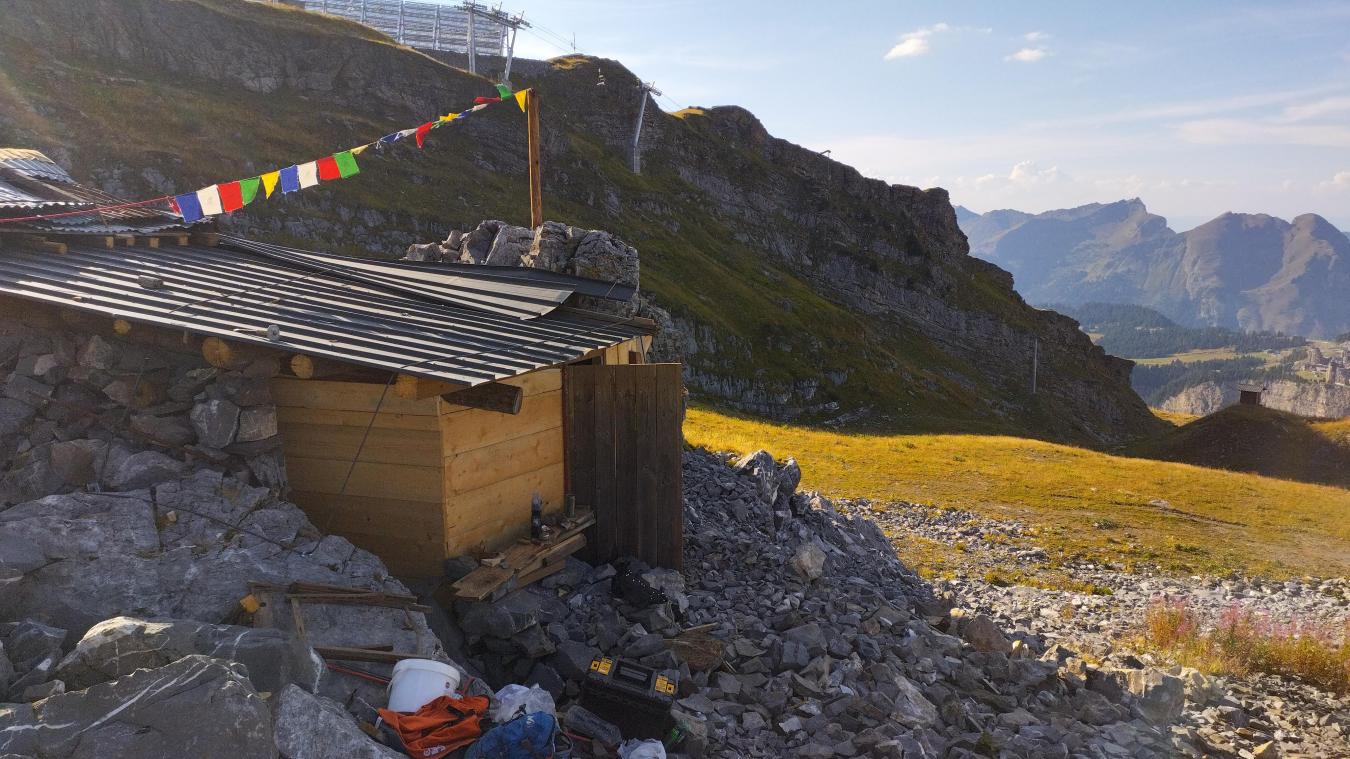 Le refuge des Marmottes a été construit en 1959 par Jacques Baud. En 2021, une avalanche l’a démoli. Anselme Baud l’a reconstruit par la suite.